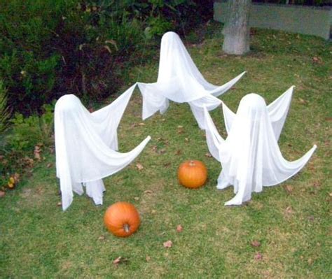 Learn How To Make Floating Ghosts For Halloween Halloween Outdoor