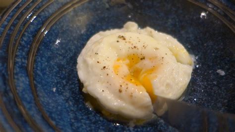 Best Poached Egg In Microwave Recipe Cooking With Geoffmobile Youtube