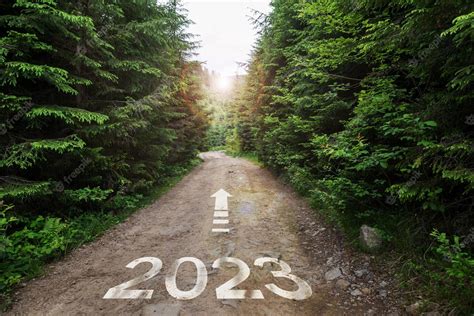 Foto Conceitual De 2023 De Uma Estrada De Pedra De Montanha Calendário
