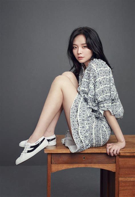 Esom 이솜에 있는 핀