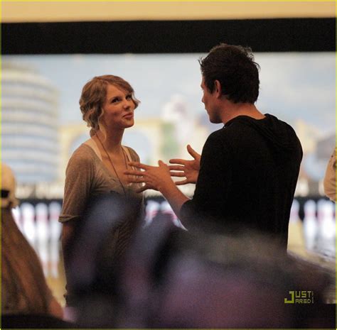 Taylor Swift And Cory Monteith Hug It Out Photo 2437016 Cory Monteith Taylor Swift Pictures