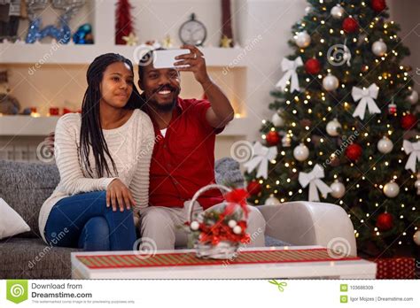 Selfie De La Navidad Padre E Hija Que Toman El Selfie Imagen De Archivo Imagen De Vacaciones