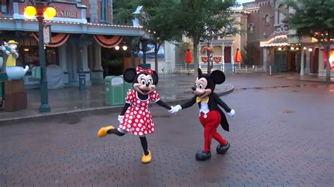 Mickey And Minnie Welcome New Day Disneyland Paris Halloween Youtube