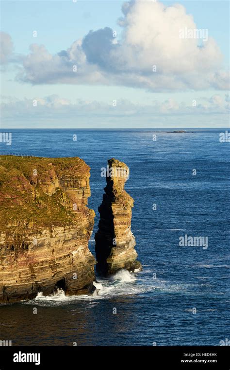The Knee Sea Stack Off Duncansby Head Caithness Scotland Stock Photo