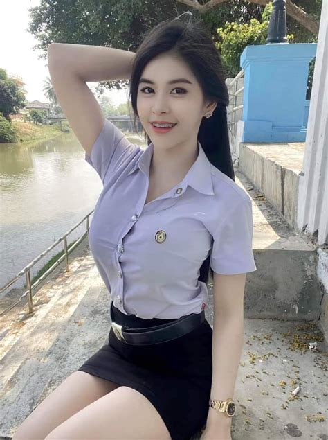 ปักพินโดย สาว นักศึกษา ใน นักศึกษา ชุดทำงานผู้หญิง นางแบบ สไตล์แฟชั่น