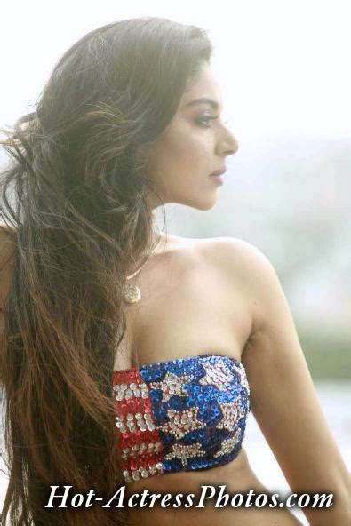 Sanam Shetty Sexy Cleavage And Navel Photos In Bikini Hot Actress Photos