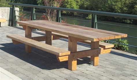 This picnic table is a traditional style table. empty51pkw