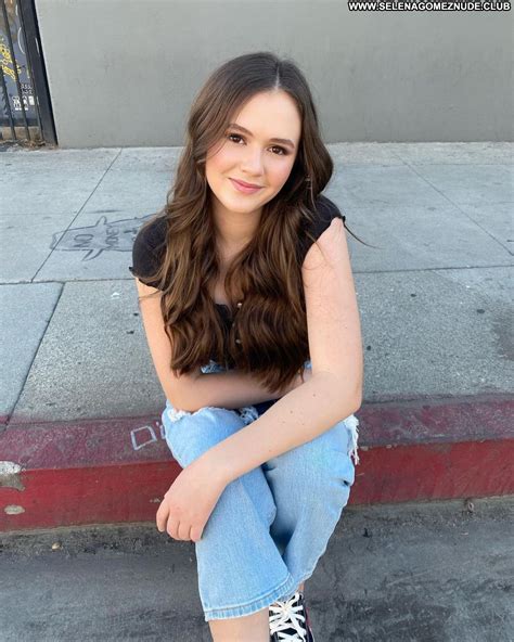 olivia sanabia posing hot sexy celebrity babe beautiful