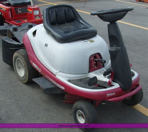 White Outdoor Yard Bug Riding Mower With Bagger Assembly In Manhattan