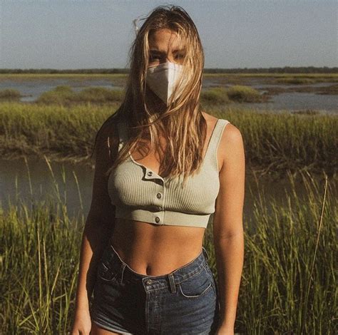 Outer banks official trailer netflix. Sarah Cameron/ Madelyn Cline - OBX S2! | Women, Fashion ...
