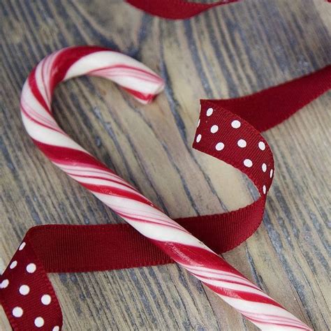 Though several accounts make their claim to be the true story of the origin of the candy cane, history reveals that, most likely, it took several centuries and the contributions of several countries for the candy cane. Pin by ~Mary G~ on CANDY CANE lane (With images) | Peppermint candy, Peppermint candy cane ...
