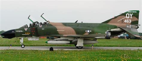 Został opracowany na zamówienie marynarki wojennej stanów zjednoczonych przez wytwórnię mcdonnell aircraft corporation. McDonnell Douglas F-4 Phantom II Facts for Kids