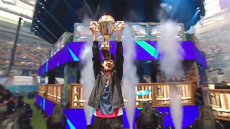 Bugha Fortnite World Cup Winners Receive In Game Trophies Wingg