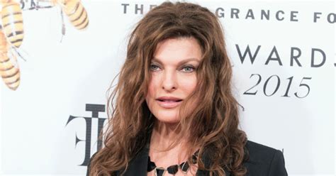 Linda Evangelista Seen Publicly For First Time Without Mask Post Botched Surgery