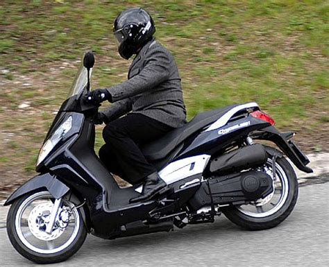 In 2012, sym introduced its first fuel injected model — the citycom 300i — for the 2013 model year. 2011 Sym Citycom 300i - Moto.ZombDrive.COM