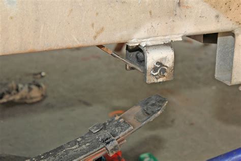 How To Replace A Caravan Leaf Spring Without A Hitch