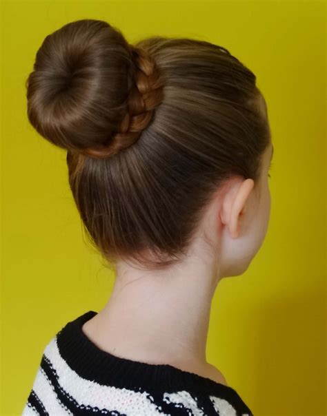 79 Stylish And Chic How To Put Hair Up In A Bun On Top Of Head