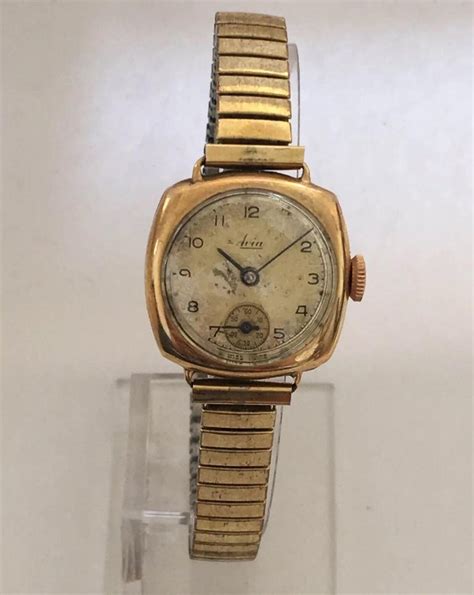 9 Karat Gold Vintage Ladies Avia Wristwatch With Flexible Strap For