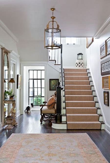 20 Inspiring White Entryways