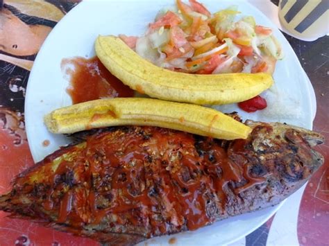 Swahili mom kitchen samaki mchicha na ndizi fish with plantains and spinach / ndizi na nyama ya ng'ombe (plantains. Menu Time: Samaki wa Kawe