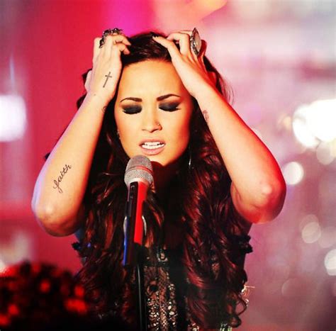 love demi lovato piercing tattoo tattoos and piercings nose peircing demi lovato fotos cute
