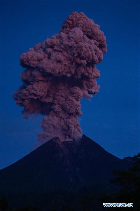 Indonesia Monte Merapi Hace Erupción