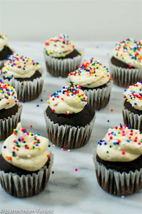 Mini Chocolate Cupcakes With Vanilla Buttercream Frosting A Clean Bake