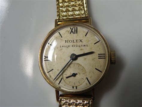 Para vender rolex recuerde traernos la garantía del reloj si todavía la(os) conserva. Pasos para vender un Rolex de segunda mano - Pawn Shop