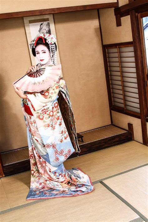 Maiko Kyoto Japanese Geisha Makeover In Japan Costumes Japan Samurai Costume Geisha Makeup