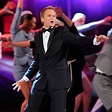 Neil Patrick Harris actuando en los Premios Tony 2011 - Ceremonia de ...