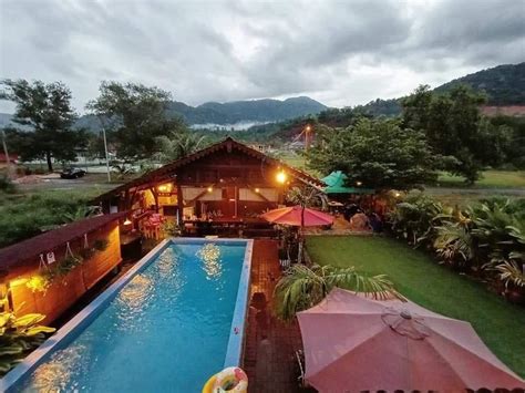 By staying with a host family, those looking for short and long term accommodation in langkawi can avail of weekly and monthly discounts. Dangau Indah Chalet Rumah Kayu Dengan Swimming Pool ...