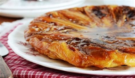 Fatela scottare appena 10 minuti nell'acqua bollente salata e poi lasciatela asciugare su un piano. Ricetta Crostata con indivia belga - Le Ricette di Buonissimo