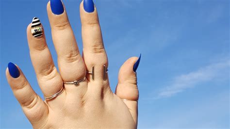 Queer Women Who Love Fake Nails Exist And Yes You Can Still Have Sex With Us