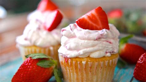 Easy Strawberry Shortcake Cupcakes Recipe