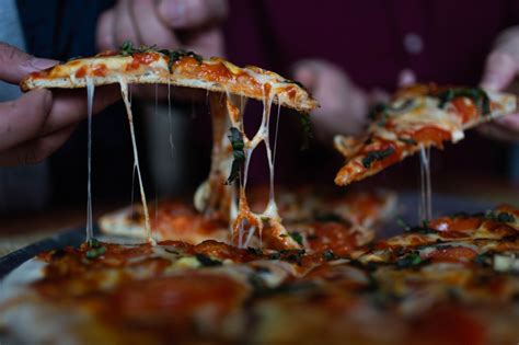 Brent hofacker / shutterstock międzynarodowy dzień pizzy już jutro. 9 lutego przypada Międzynarodowy Dzień Pizzy - Trendy