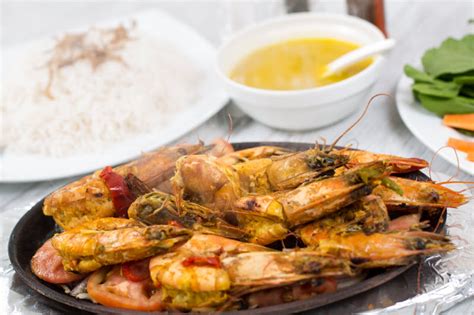 يُعدُّ الروبيان مصدراً غنياً بالبروتين، والذي يشكل 77% من سعراته الحرارية، إذ يحتوي على جميع الأحماض الأمينية الأساسية التي يحتاجها الجسم، وبذلك يُعدُّ استهلاك الروبيان طريقةً صحيّة لزيادة تناول البروتين دون تناول دهونٍ مشبعة إضافية، كما أنَّه مُنخفض السعرات الحرارية، والكربوهيدرات، والدهون.١٢ 2. روبيان جمبو مشوي - مطعم مندي في دبي