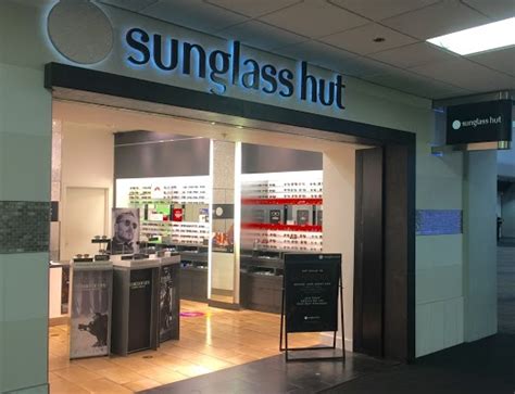 Sunglass Hut At San Francisco Airport