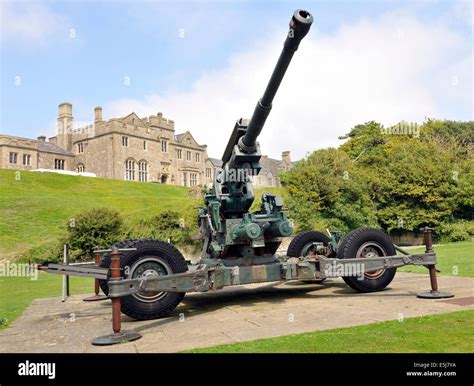 Qf 3 7 Inch Anti Aircraft Gun Hi Res Stock Photography And Images Alamy