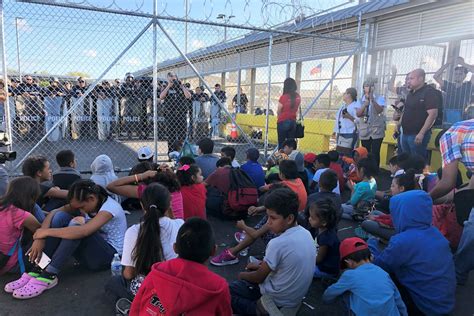 Asylum Protesters Close Bridge On Texas Mexico Border The New York Times