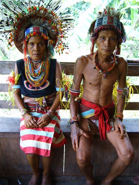 Dari segi kebudayaan masyarakat, suatu perkawinan merupakan prilaku manusia. West Sumatera | The Land of Harmony 3rd - Page 14 ...