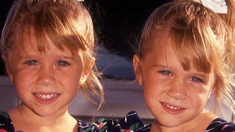 how to tell the difference between full house twins mary kate and ashley olsen