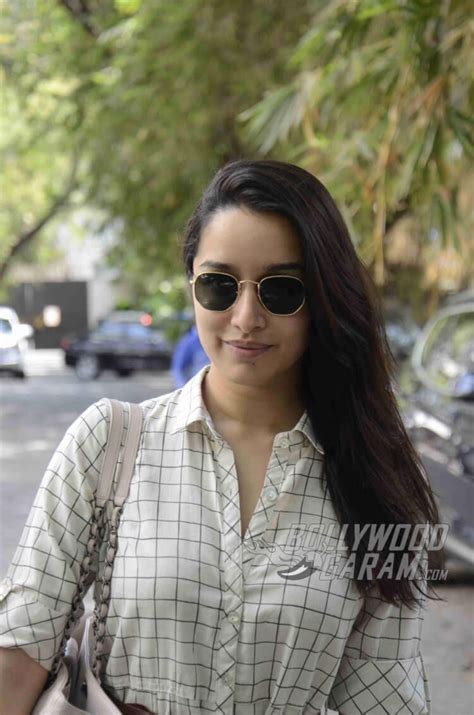 We Would Love To Steal Shraddha Kapoors Bfunky Sun Glasses Bollywood Girls Indian Bollywood