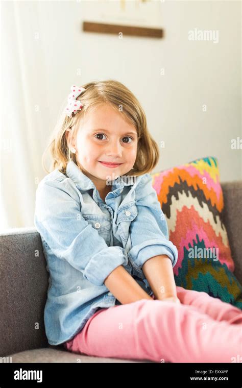 Porträt Von Kleinen Mädchen 4 5 Stockfotografie Alamy