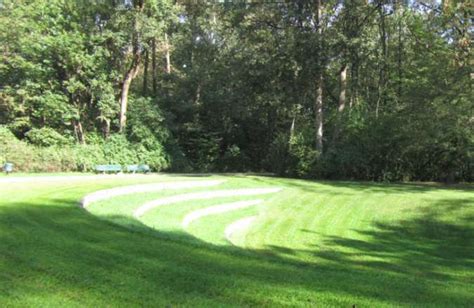 Die wichtigsten sehenswürdigkeiten und attraktionen in münchen im überblick. Amphitheater Englischer Garten - die Freilichtbühne.