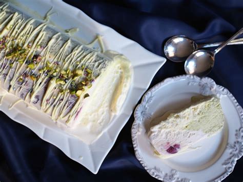 Set up a toppings bar to go along with this ice cream. Christmas Ice Cream Terrine - Champagne and Chips