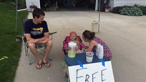 girl s lemonade stand raises 1 500 for officers