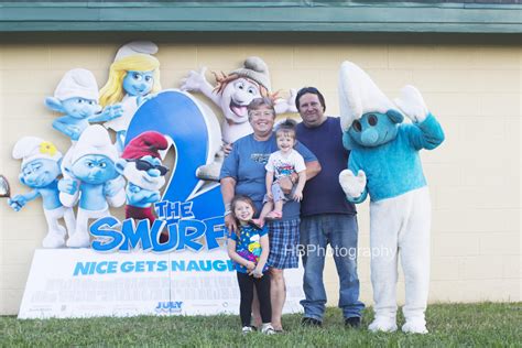 Smurfs 2 Weekend Pictures With Happy Smurf Smurfs Character Disney