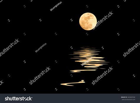 imágenes de Moon reflection lake Imágenes fotos y vectores de stock Shutterstock