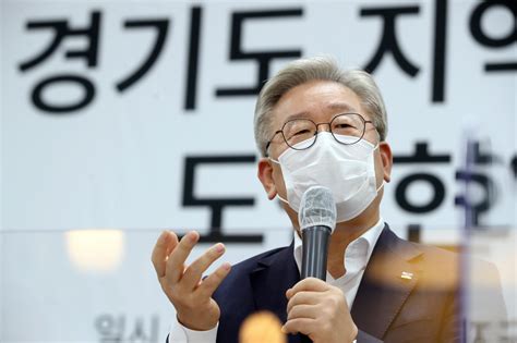 현재 사용 중인 경기지역화폐카드 또는 국민, 기업, 농협, 롯데, 삼성, 수협, 신한, 우리, 하나, 현대, bc, sc제일 카드 등 시중 12개 신용카드 중 하나를. 3차 재난지원금 논의···현금 VS 지역화폐 - 시사저널e - 온라인 ...