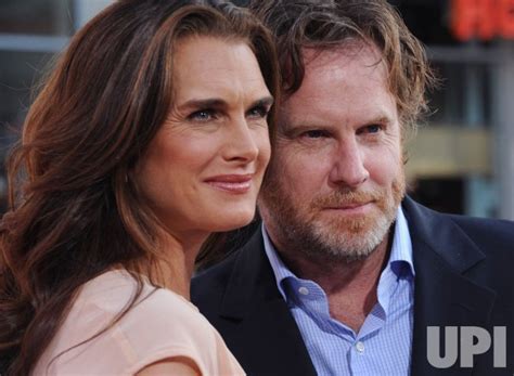 Photo Brooke Shields And Chris Henchy Attend The Campaign Premiere